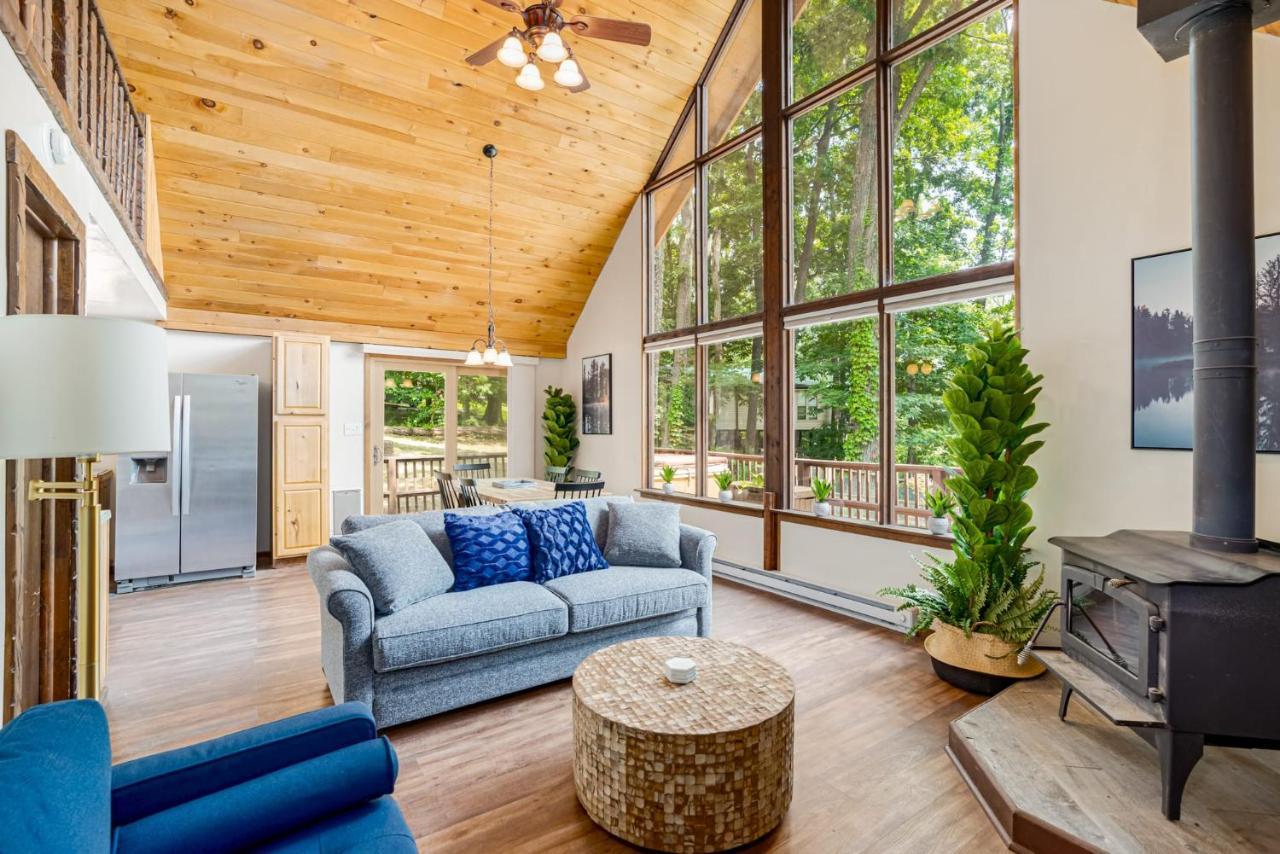 Quaint Loft Cabin W Hot Tub, Firepit, Deck & Grill Hedgesville ภายนอก รูปภาพ