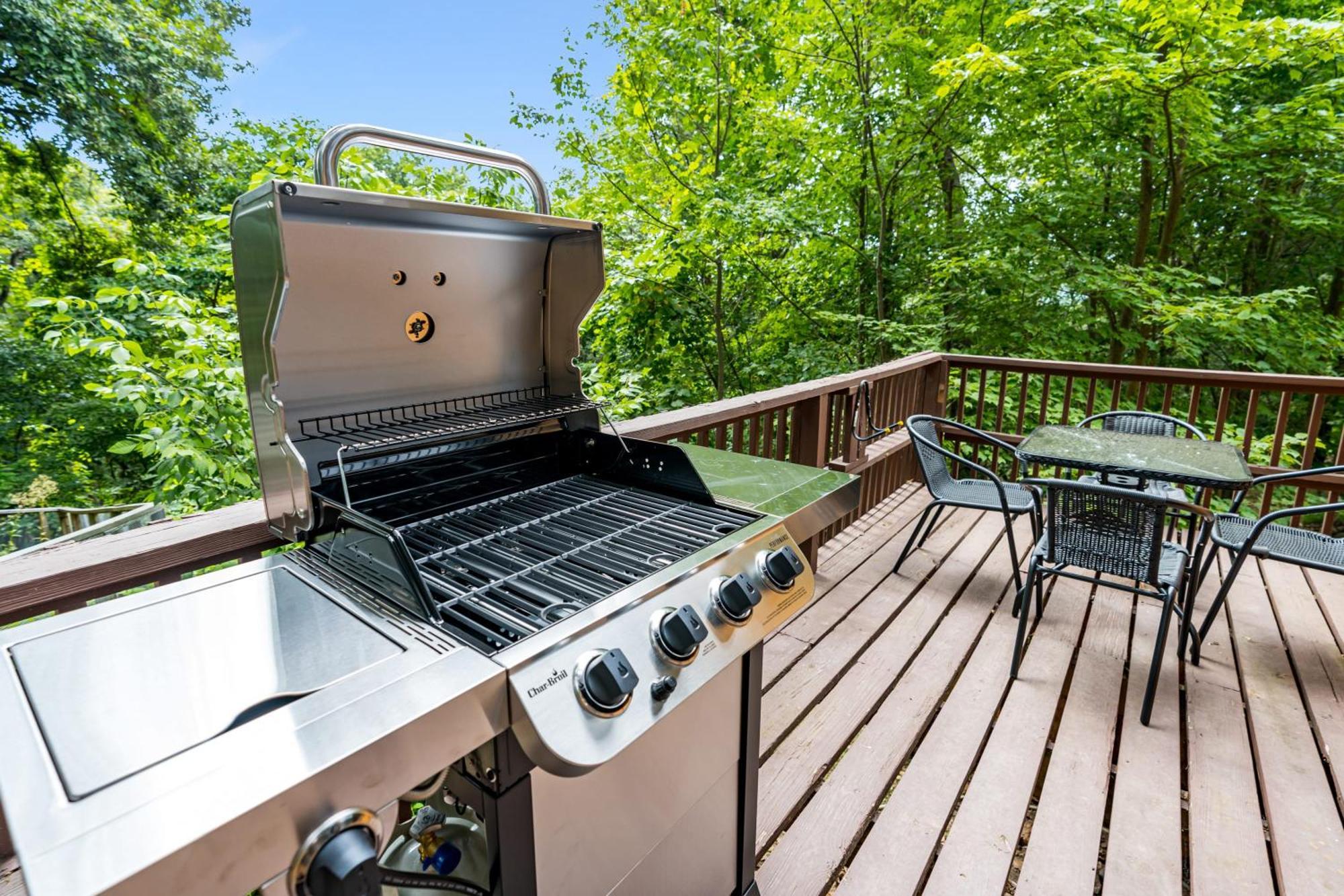 Quaint Loft Cabin W Hot Tub, Firepit, Deck & Grill Hedgesville ภายนอก รูปภาพ