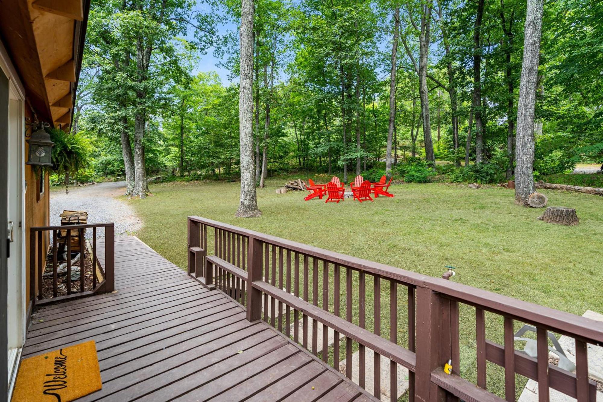 Quaint Loft Cabin W Hot Tub, Firepit, Deck & Grill Hedgesville ภายนอก รูปภาพ