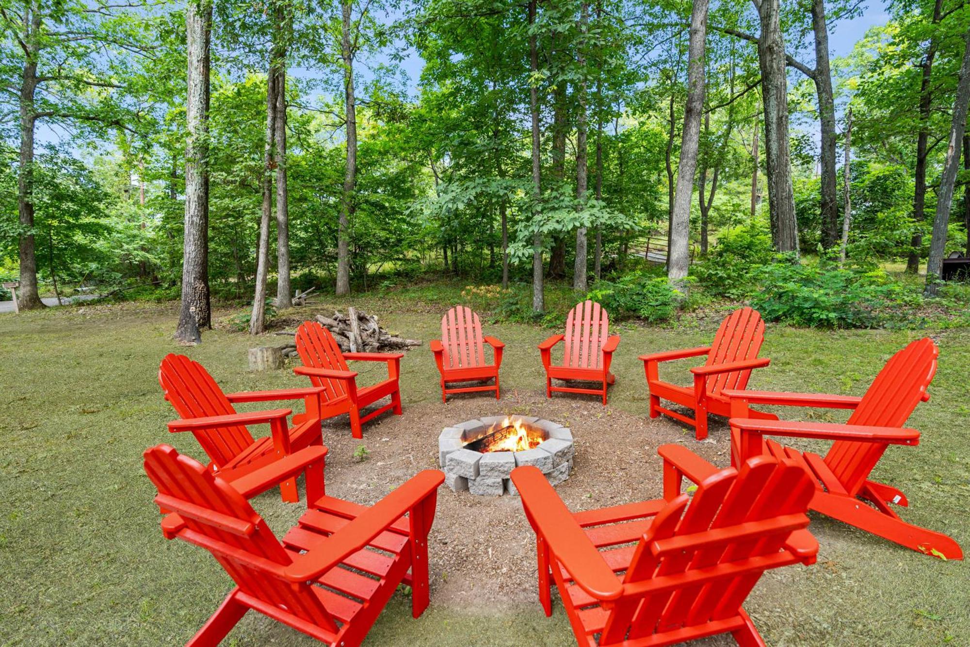 Quaint Loft Cabin W Hot Tub, Firepit, Deck & Grill Hedgesville ภายนอก รูปภาพ